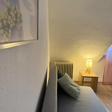 Mit Sofa & Gemeinschaftsbad